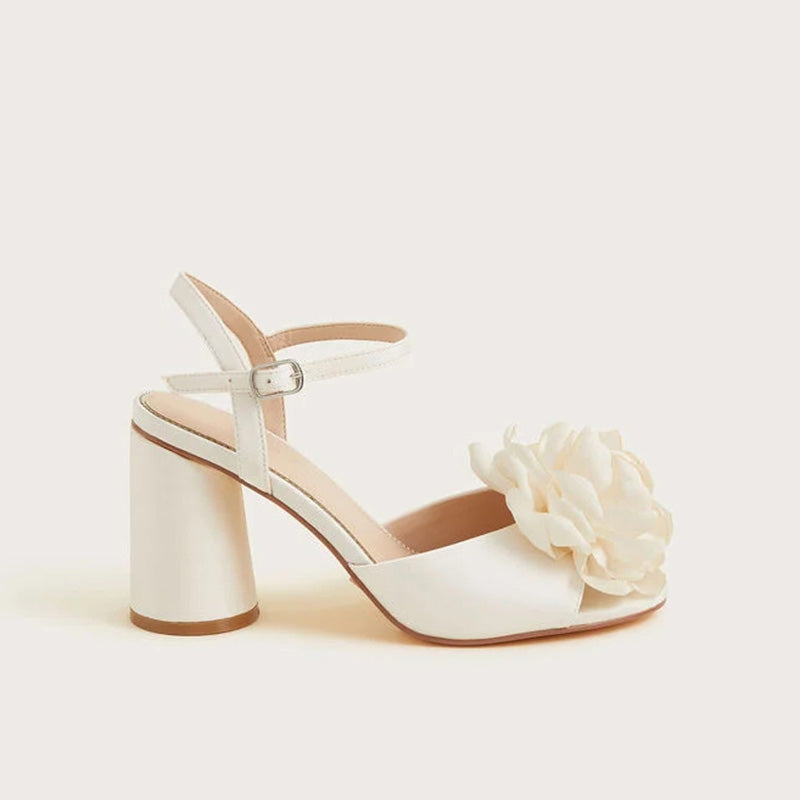 2025 Women's Beige Wedding and Party Ankle Strap Pumps with 7CM Medium Heels Floral Bridal Shoes with Bridal Gloves