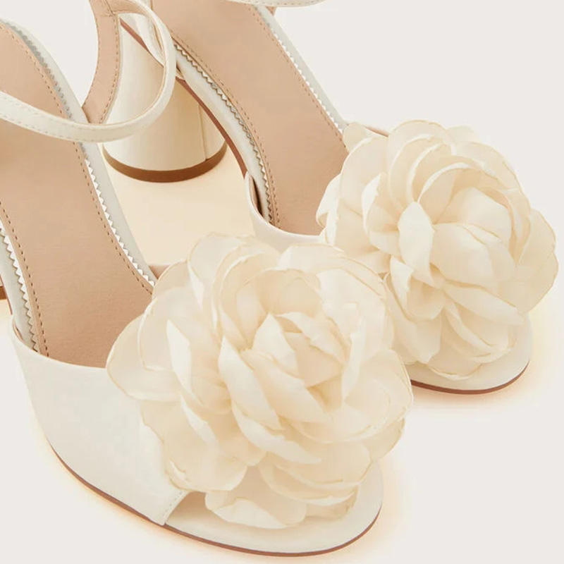 2025 Women's Beige Wedding and Party Ankle Strap Pumps with 7CM Medium Heels Floral Bridal Shoes with Bridal Gloves