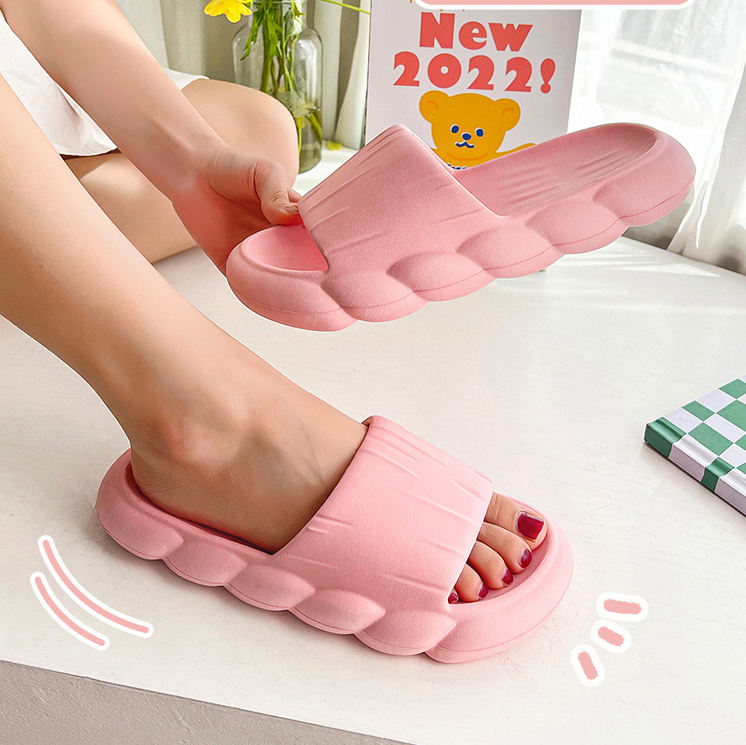 Summer Fashion Ladies Trendy Beach Bath Slippers for Rain Open Toe EVA Injection Soft Thick Pillow Clouds Slides